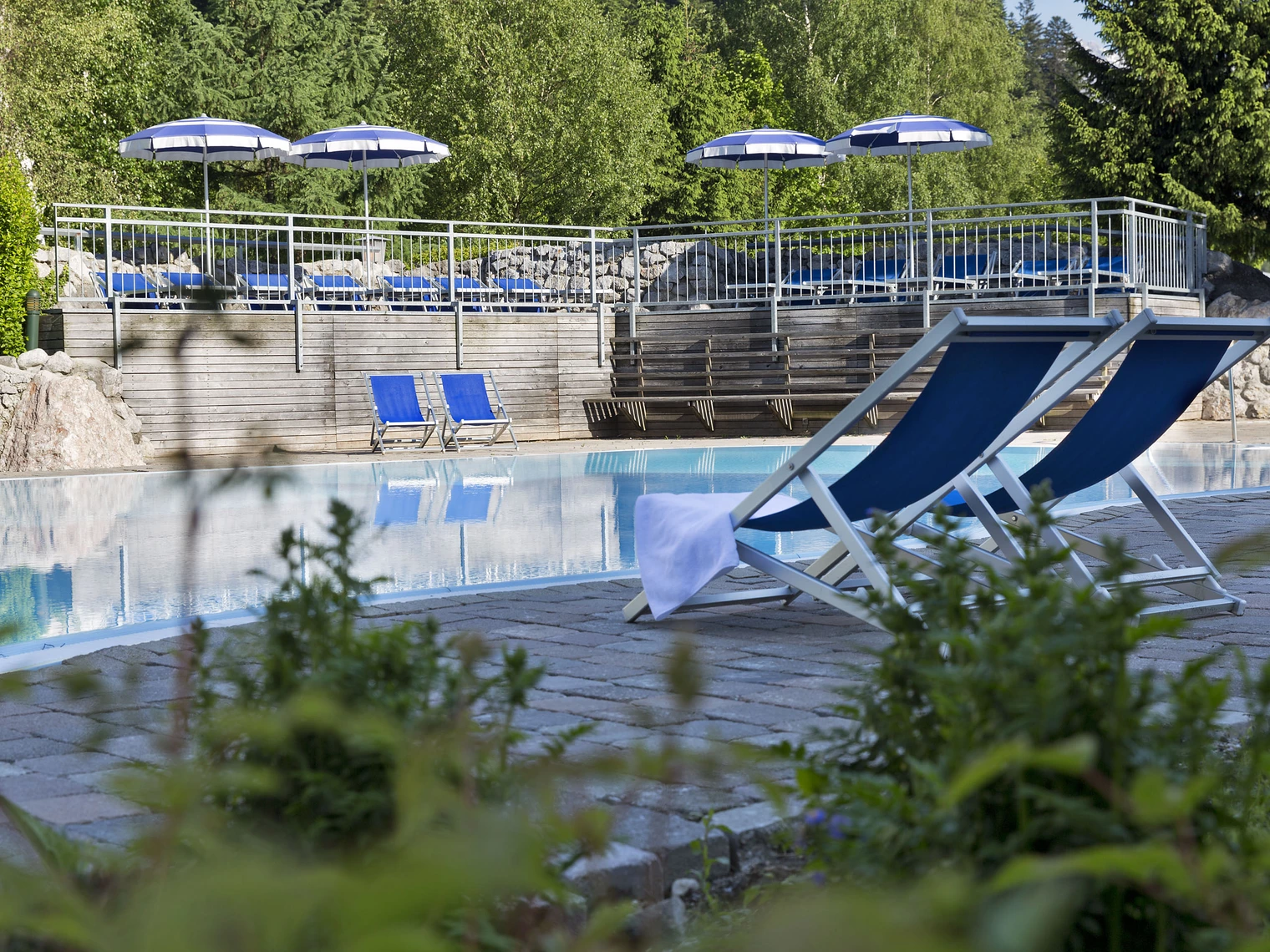 Outdoorpool - Natürlich HELL Camping & Aparthotel