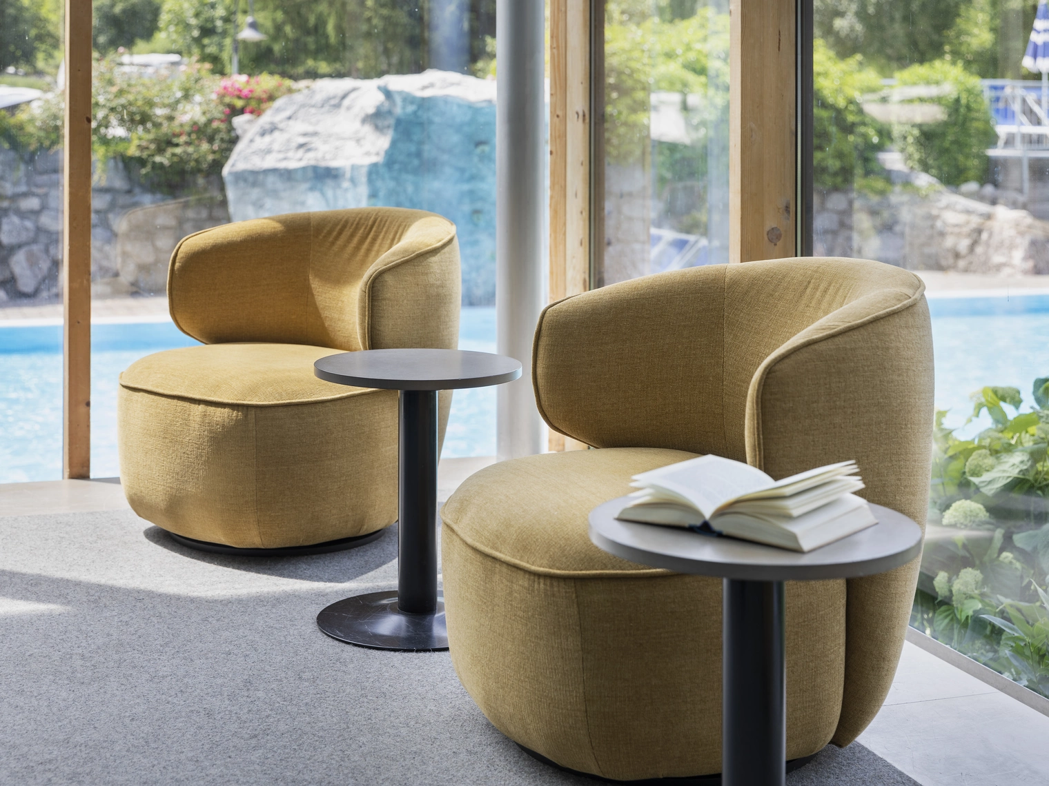 Lesegenuss in der Bibliothek - Natürlich HELL Camping & Aparthotel 