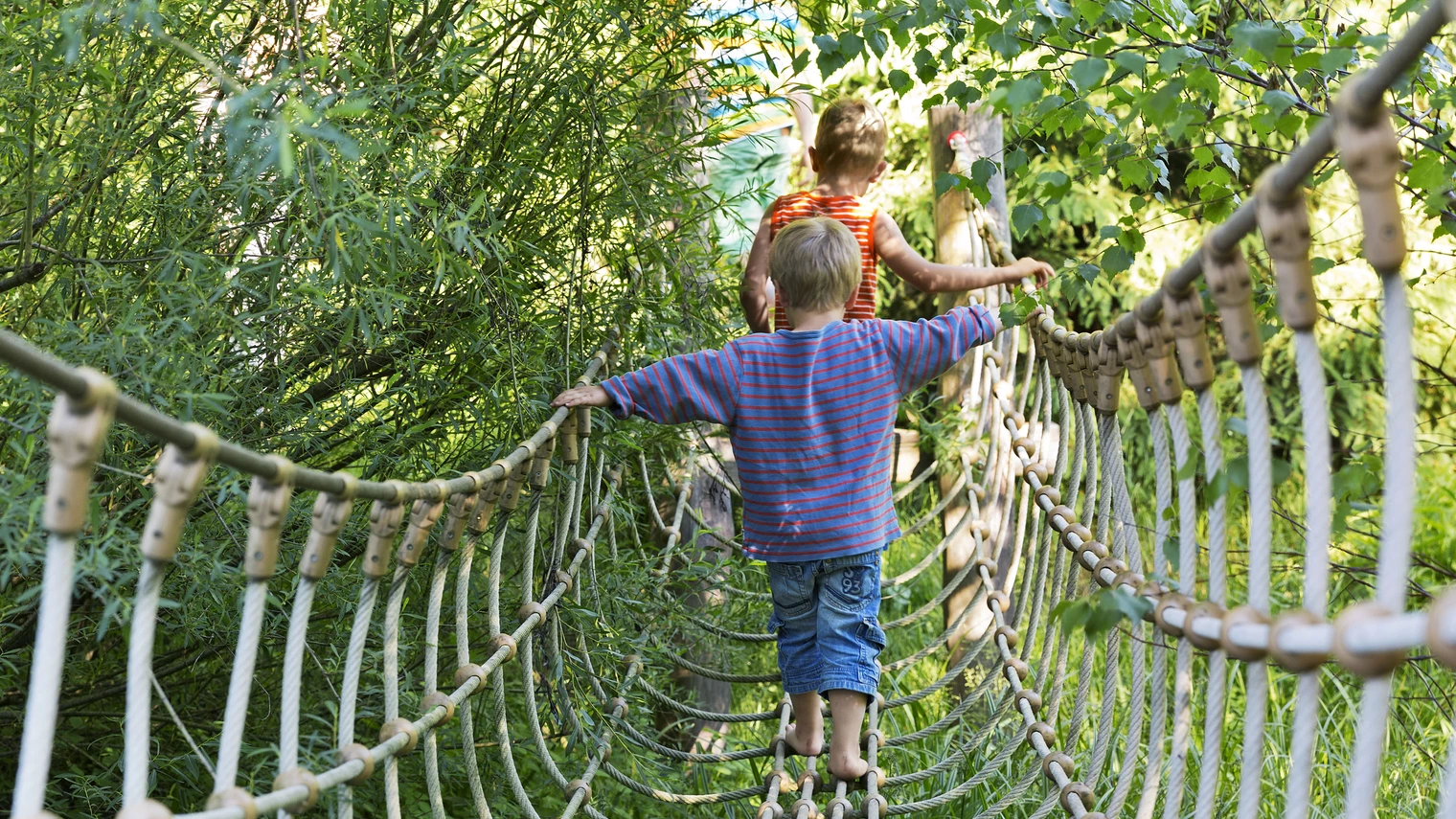 Action & Abenteuer am Kinderspielplatz - Natürlich HELL Camping & Aparthotel 
