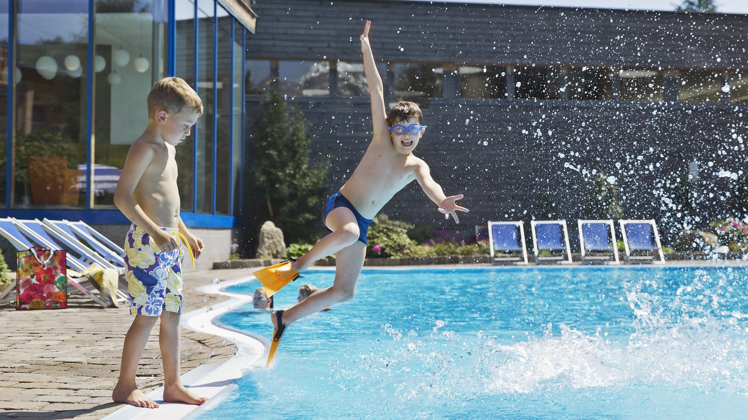 Outdoorpool - Natürlich HELL Camping & Aparthotel
