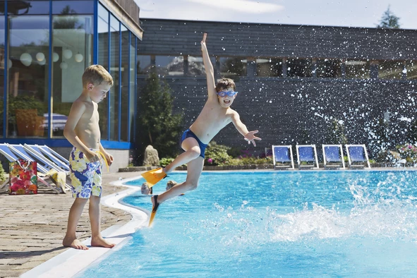 Outdoor pool - Natürlich HELL Camping & Aparthotel Outdoor pool - Natürlich HELL Camping & Aparthotel
