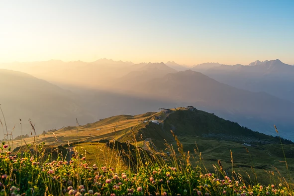 Sonnenaufgang Kaltenbacher Wetterkreuz © Erste Ferienregion im Zillertal / Franz Kupfner Sonnenaufgang Kaltenbacher Wetterkreuz © Erste Ferienregion im Zillertal / Franz Kupfner