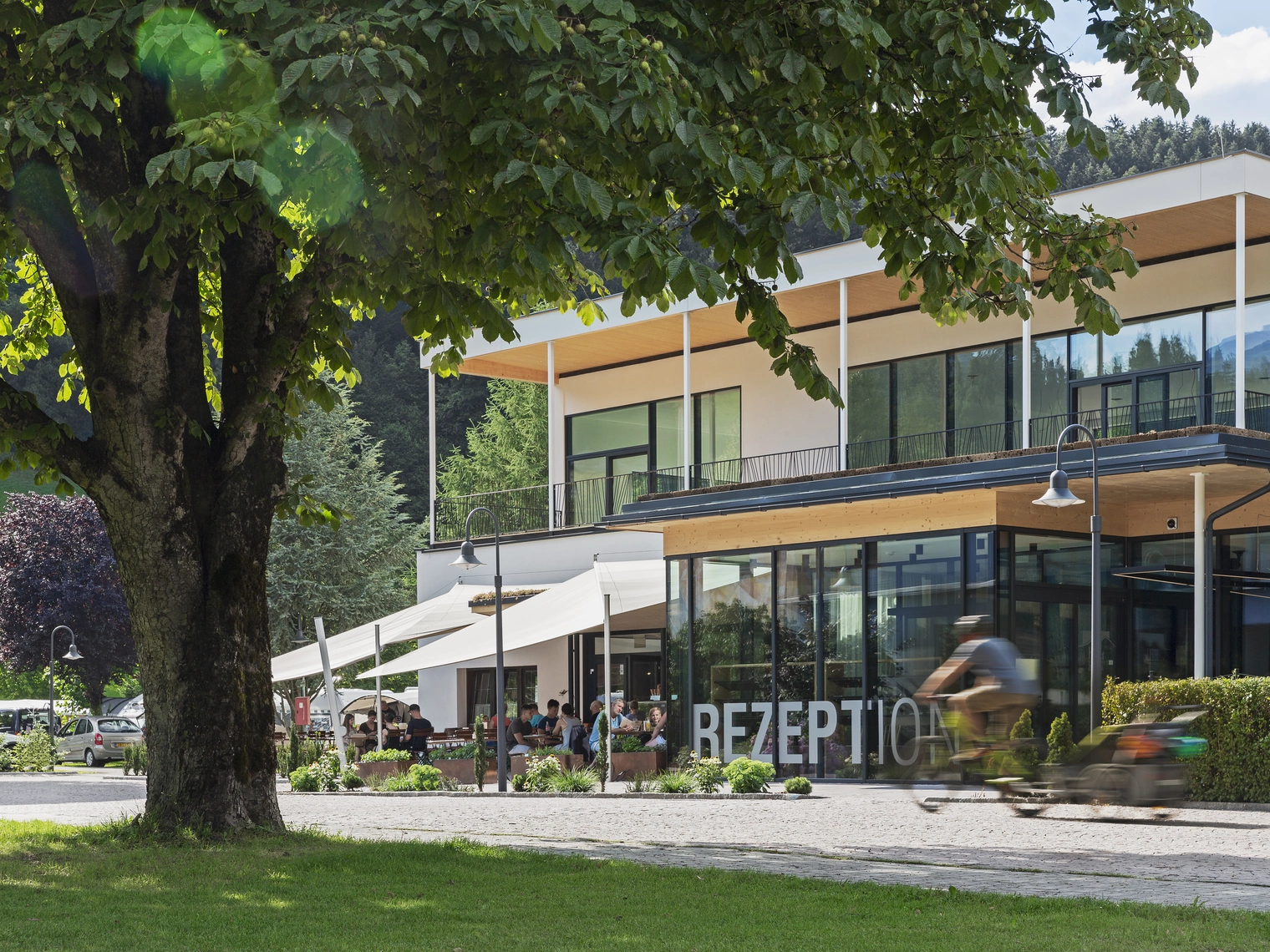 Rezeption & Shop - Natürlich HELL Camping & Aparthotel